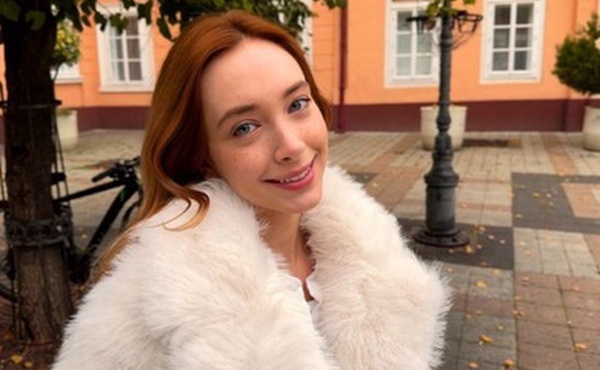 Met the porn actress on the street and fucked her the same day for a cup of coffee - [Loly Nebel]