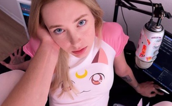 Stepsister was caught doing webcam, now she also acts in porn - [Loly Nebel]