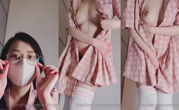 Anaimiya Gets Kinky And Shows Her Pussy